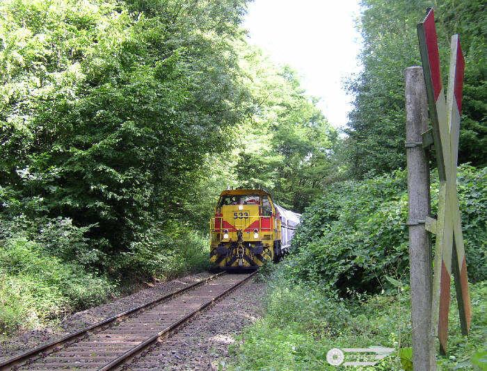 040819011 EH 533 in Höhe des nicht mehr vorhandenen Bahnsteigs Steinkothen