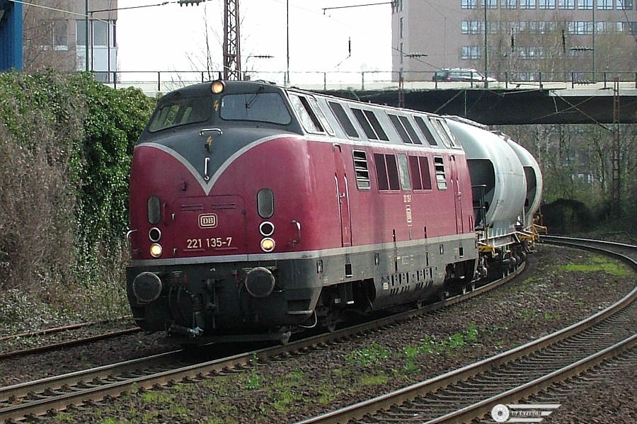 221 135 